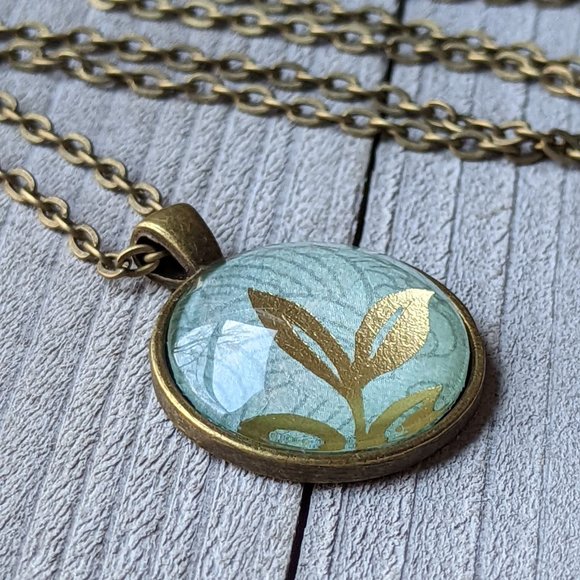 Glass Dome Cabochon Necklace with Gold Leaves & Pale Green Lines Pattern - Picture 16 of 16
